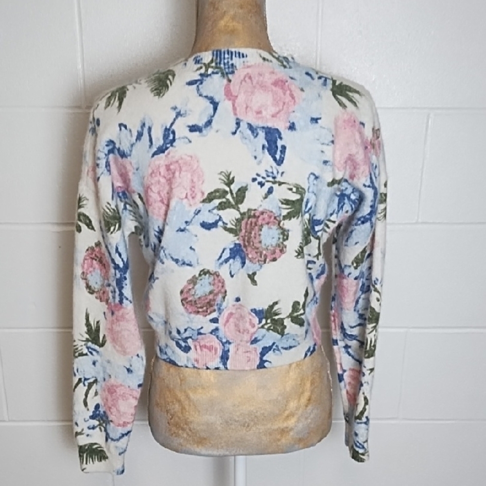 Floral Cropped Sweater Cream Pink, Blue, and Green Perfect with High Waist Jeans - Picture 2 of 12